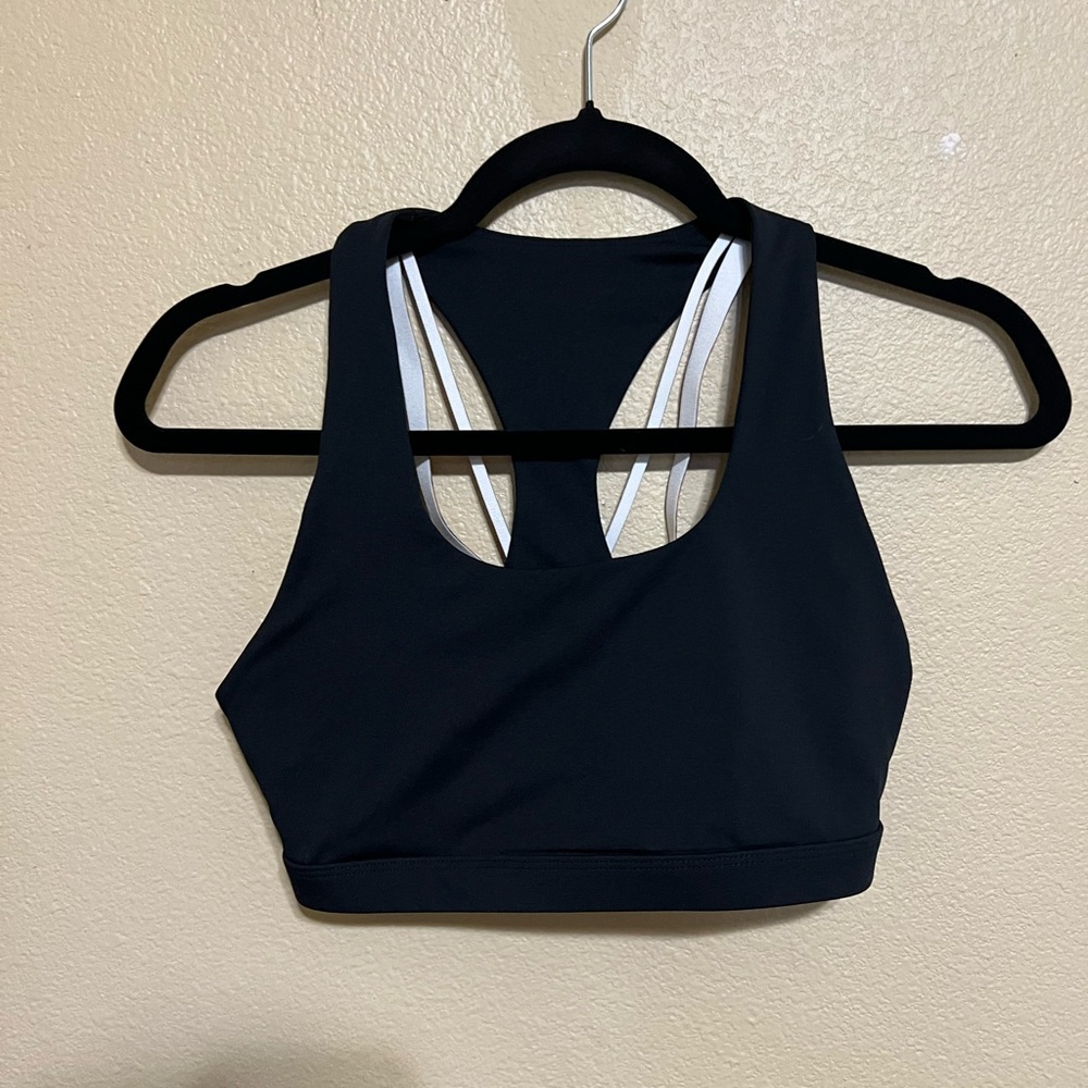 Black Sports Bra with Racerback Design and Moisture-Wicking Fabric
